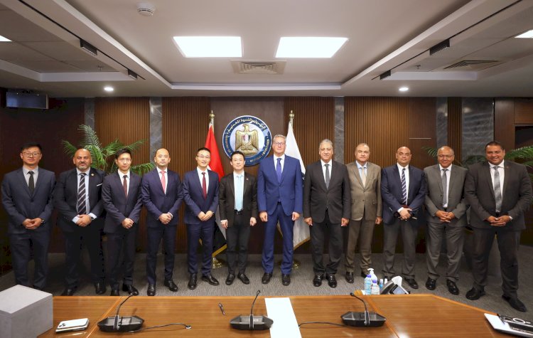 تعاون بين البترول وهواوي في مجالات التحول الرقمى والطاقات النظيفة والهيدروجين