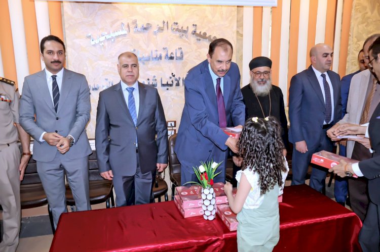 محافظ سوهاج يشارك أطفال "بيت الرحمة" فرحتهم بعيد القيامة