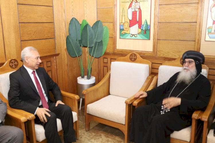 وفد رفيع المستوي بقيادة رئيس جامعة المنيا يزور مطرانيات المنيا للتهنئة بالعيد