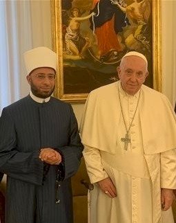 وزير الأوقاف ينعي بابا الفاتيكان رمز الإنسانية والسلام