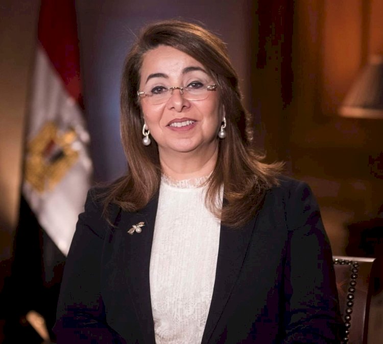 وزير الأوقاف ينعى والدة الدكتورة غادة والي ويتقدم لها بخالص العزاء