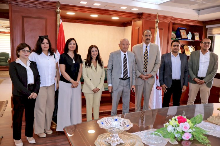 محافظ سوهاج يستقبل المهندس نجيب ساويرس لمناقشة مشروع  دار وسلامة