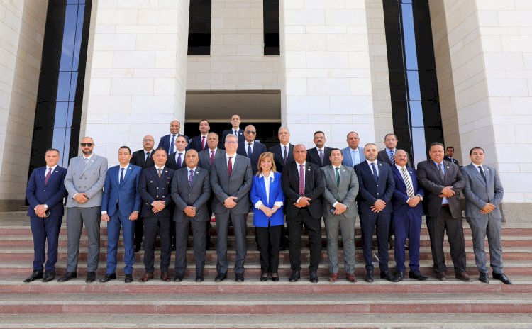 وزير البترول يلتقي وفد النقابة العامة ويشكر جميع العاملين بالقطاع