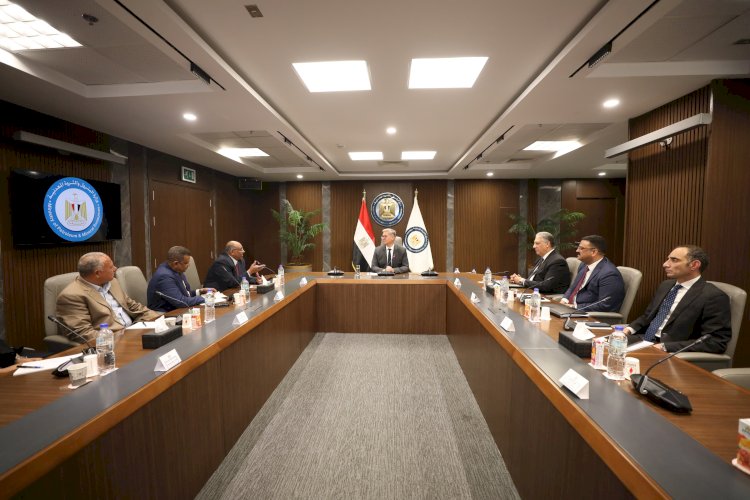 وزير البترول يبحث مع نقابة المناجم والمحاجر التعاون في تطوير قطاع التعدين