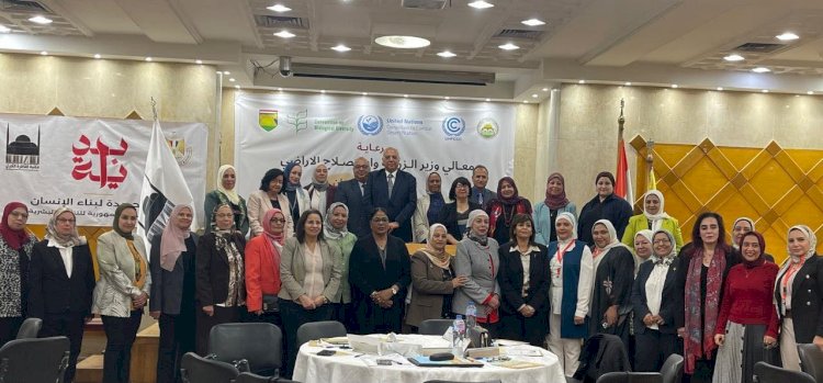 وزير الزراعة يتلقي تقرير عن الجهود البحثية والارشادية والخدمية  ل بحوث الصحراء