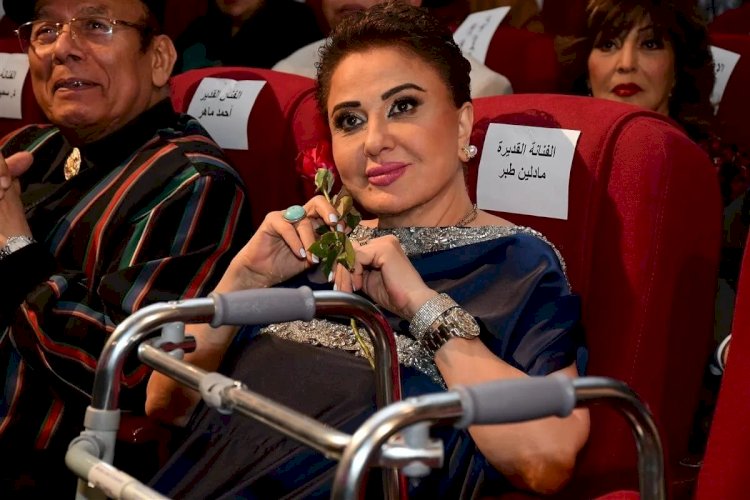 مادلين طبر تحصد جائزة الريادة السينمائية من مهرجان المركز الكاثوليكي 2025