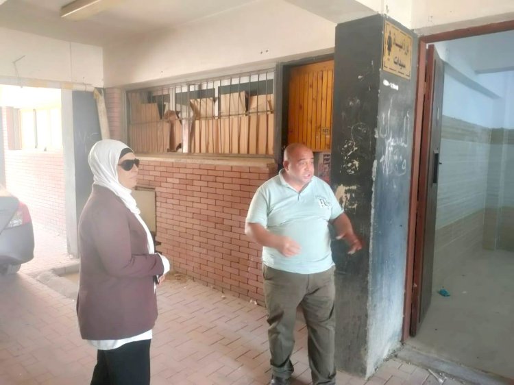 أمين جامعة جنوب الوادي تتفقد دورات المياه المجاورة لكلية الحقوق ضمن خطة التطوير