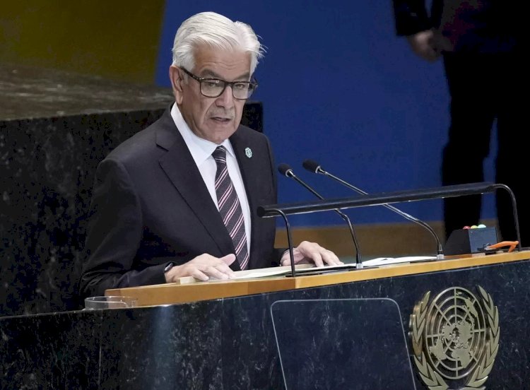 وزير دفاع باكستان :قمنا بأسر جنود وأسقطنا خمس طائرات هندية