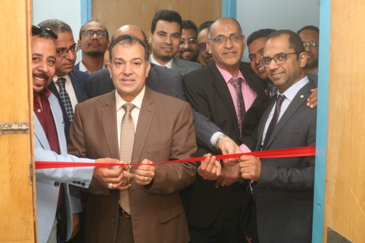 رئيس جامعة جنوب الوادي يفتتح  وحدات طبية متخصصة بمستشفى المعبر الجامعى