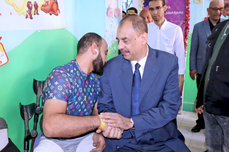 محافظ سوهاج يتفقد قافلة تركيب الأطراف الصناعية بمستشفى الهلال الأحمر بالحويتي