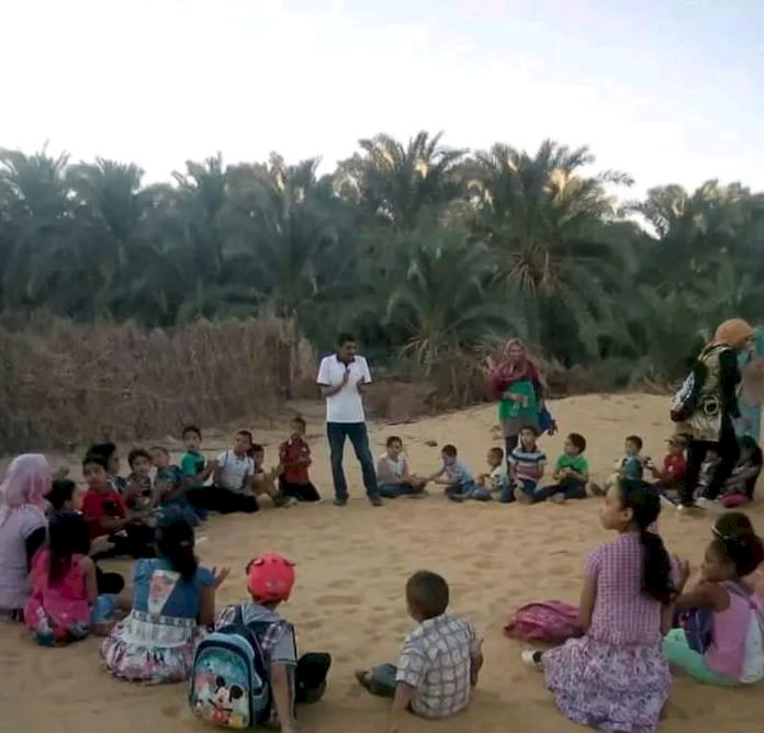 ثلاث قمرات قصيدة صوتية للشاعر مصطفي معاذ