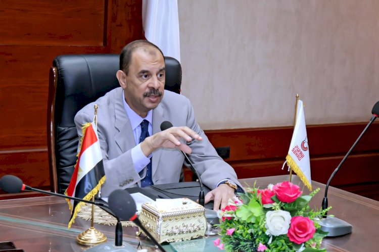 محافظ سوهاج يبحث تطبيق الهوية البصرية على الكوبري الجديد وتحويله الي ممشي سياحي