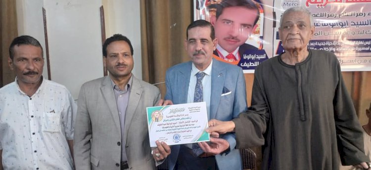 تعليمية أبوتشت تحتفي بموجه عام اللغة الفرنسية لبلوغه سن التقاعد