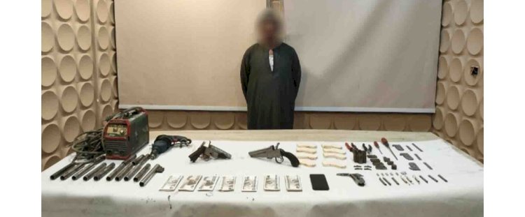 ضبط متهم  لقيامه بإدارة ورشة لتصنيع الأسلحة بالقاهرة