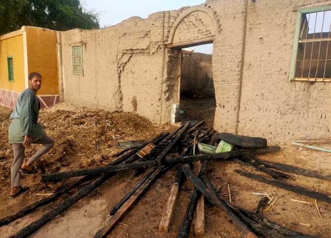 بسبب عقب سيجارة.. نفوق 110 رأس أغنام في حريق حظيرة ومزرعة بالمنيا