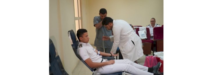 رجال الشرطة يتبرعون بدمائهم لانقاذ المرضي بمديرية أمن القاهرة