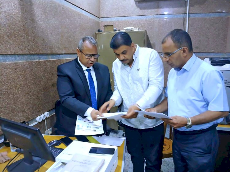السكرتير المساعد لسوهاج يتفقد المراكز التكنولوجية لخدمة المواطنين