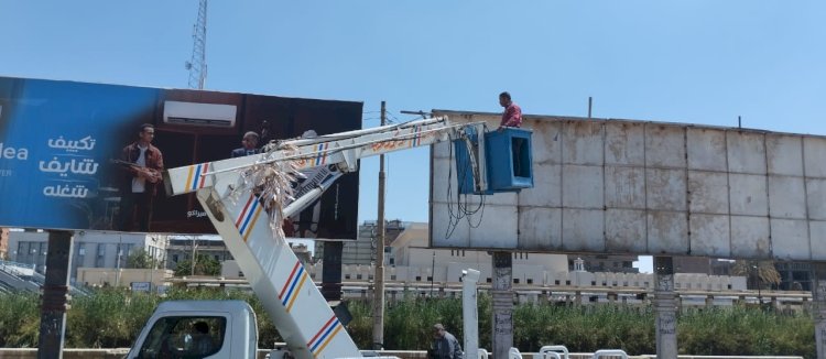 محافظ المنيا يؤكد استمرارحملات مراجعة الإعلانات واللافتات غير المرخصة والعشوائية