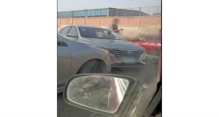 نكشف فيديو قيام قائد سيارة بالسير عكس الإتجاه بالقاهرة