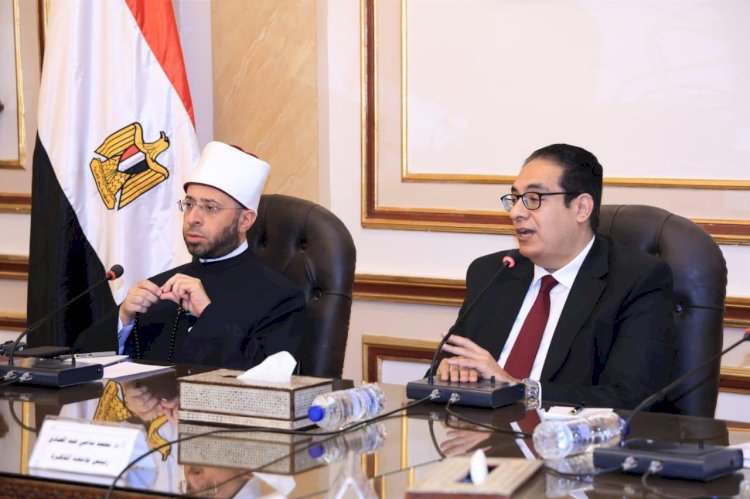 وزير الأوقاف ورئيس جامعة القاهرة يحضران ختام الدورة الرابعة للأئمة والواعظات