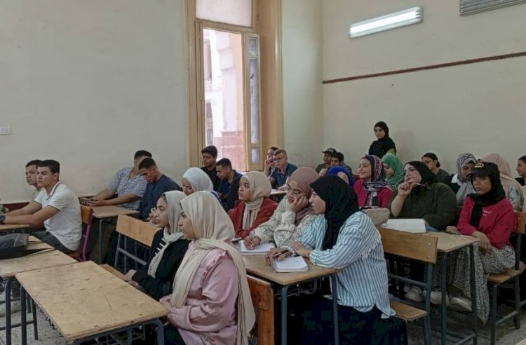 استمرار  المراجعات النهائية المجانية لطلاب الثانوية العامة بالمنيا