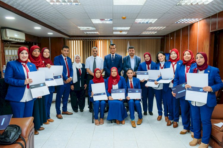 مدير تعليم سوهاج يكرم  مركز التطوير التكنولوجي لفوزه  فى مسابقة سيسكو العالمية