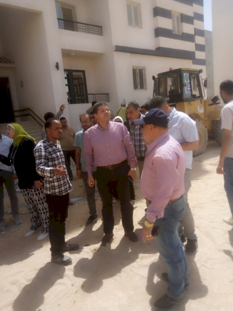 رئيس جهاز المنيا الجديدة يتابع أعمال الطرق ومحطات الرفع بـ"سكن لكل المصريين"
