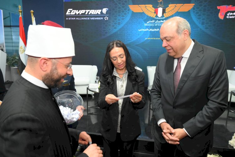 ثلاثة وزراء يودعون أول أفواج حجاج بيت الله الحرام من مطار القاهرة الدولي