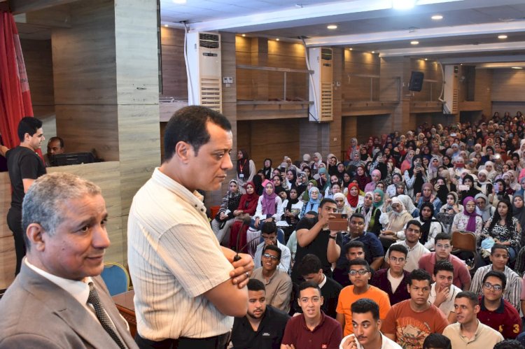 مدير تعليم سوهاج يشهد ختام فعاليات مبادرة بسيطه لطلاب  الثانوية العامة