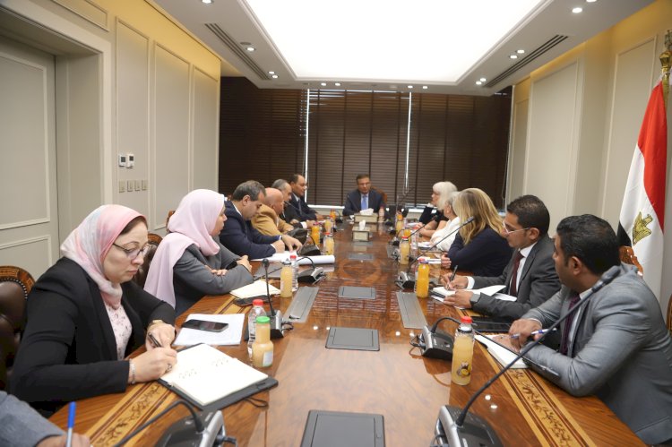 وزير الزراعة يستعرض مع بعثة إلايفاد مشروع التكيف في البيئات الصحراوية