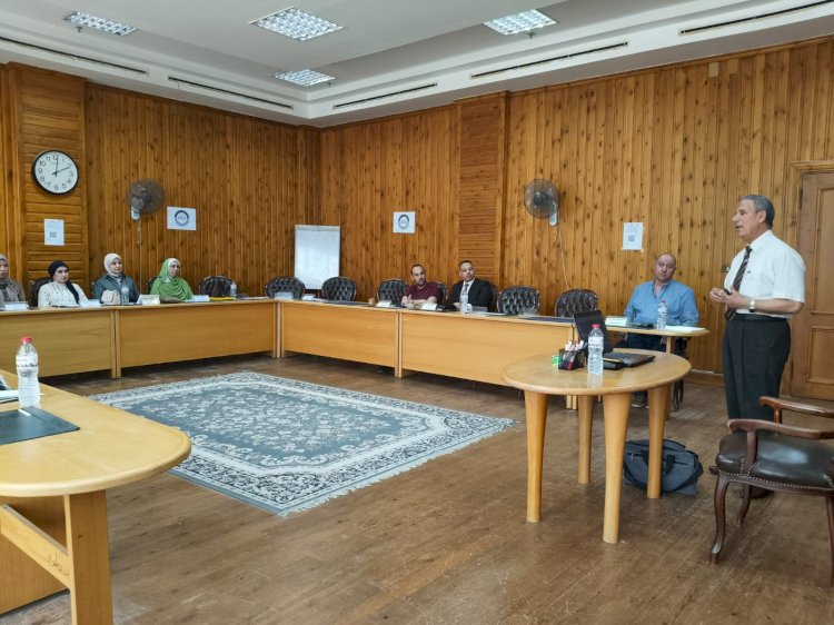 جامعة كفر الشيخ تنظم برنامجًا تدريبيًا لتأهيل وكلاء الكليات ورؤساء الأقسام العلمية