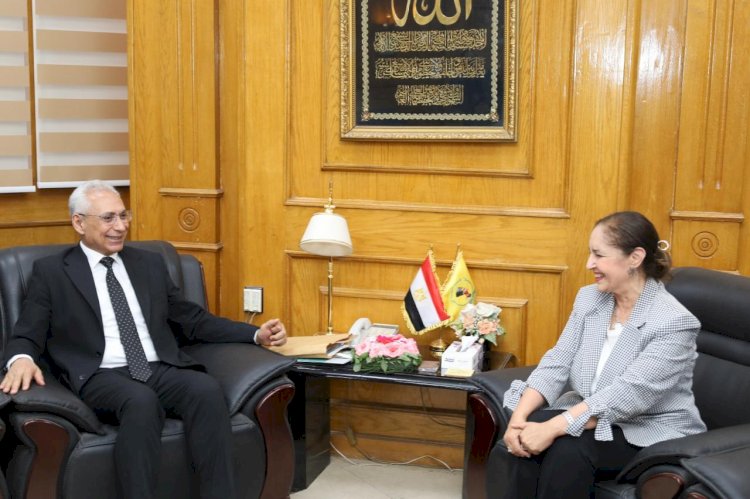رئيس جامعة المنيا يستقبل السفيرة نائلة جبر  رئيس لجنة مكافحة الهجرة غير الشرعية