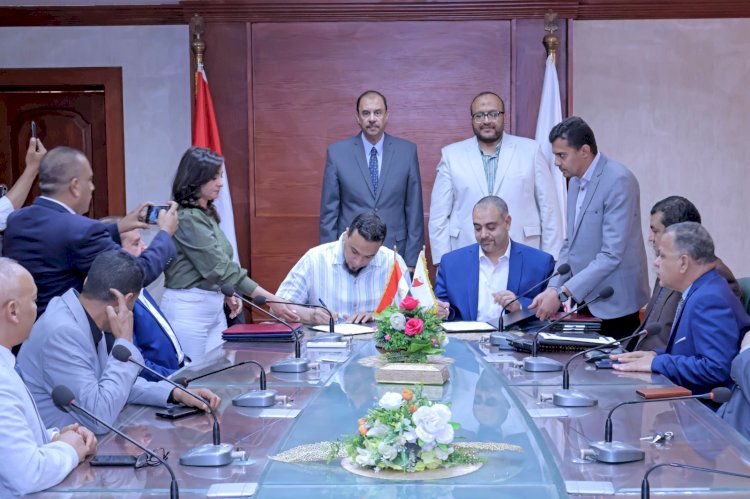 محافظ سوهاج يشهد توقيع 5 بروتوكولات لاستغلال أصول غير مستغلة بشركة المياه