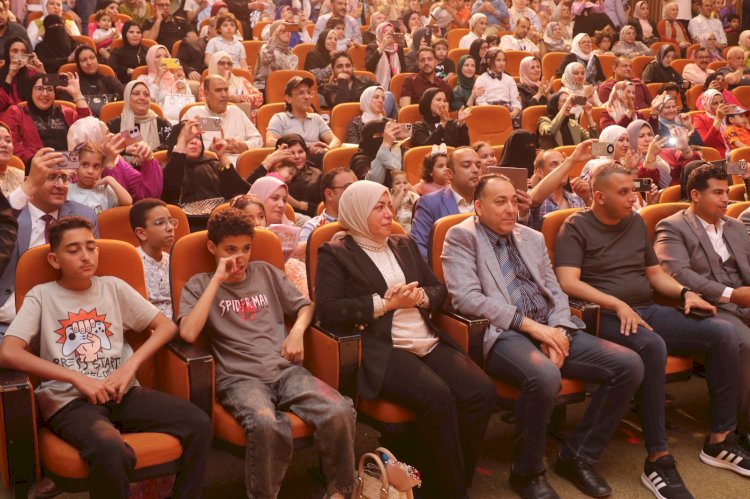 محافظ كفر الشيخ يشيد بدور المدرسة الرسمية الدولية في بناء جيل المستقبل