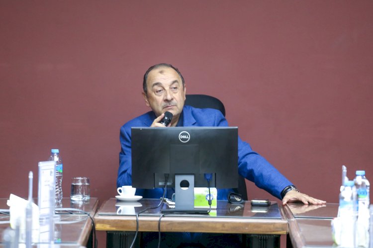 وزير قطاع الأعمال العام يتابع الموقف التنفيذي لمشروعات قطاع الصناعات المعدنية