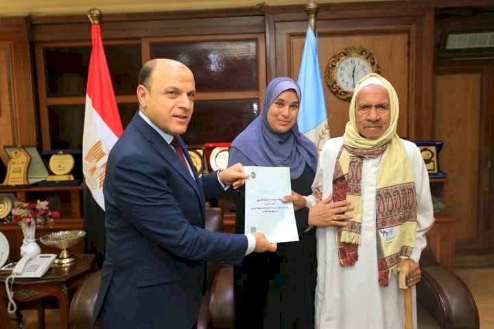 محافظ كفرالشيخ : تسليم ١٤ عقد تقنين اراضي أملاك الدولة للمستفيدين من المواطنين