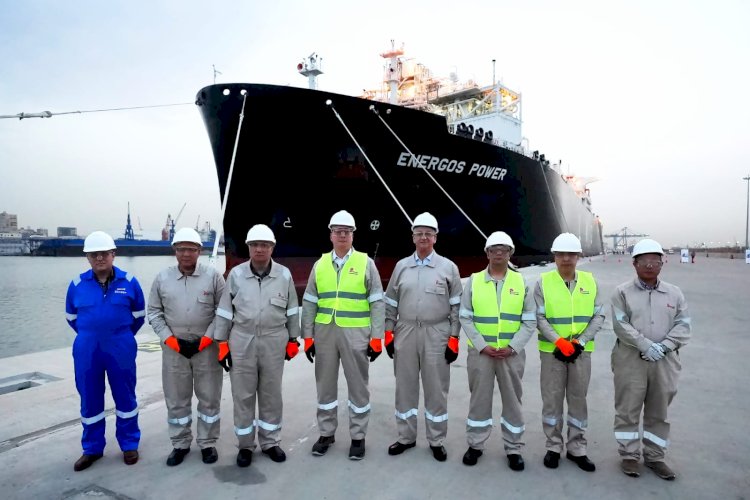 وزير البترول يشهد وصول سفينة لاعادة تغييز الغاز الطبيعي  بميناء الإسكندرية