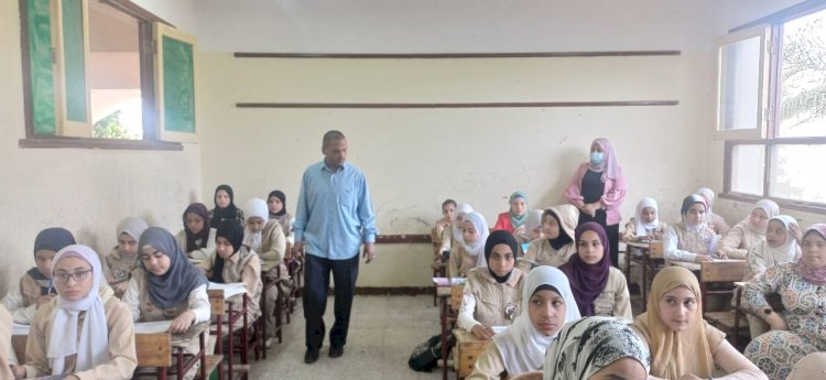 مدير عام التعليم بأبوتشت يتابع سير امتحانات صفوف النقل ويشيد بحسن  سير امتحانات صفوف النقل