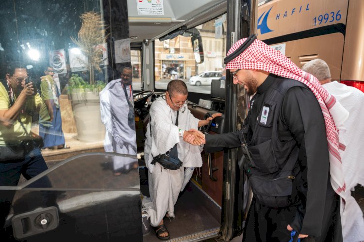 وزيرة التضامن تتابع عمليات تفويج حجاج الجمعيات الأهلية للأراضي المقدسة