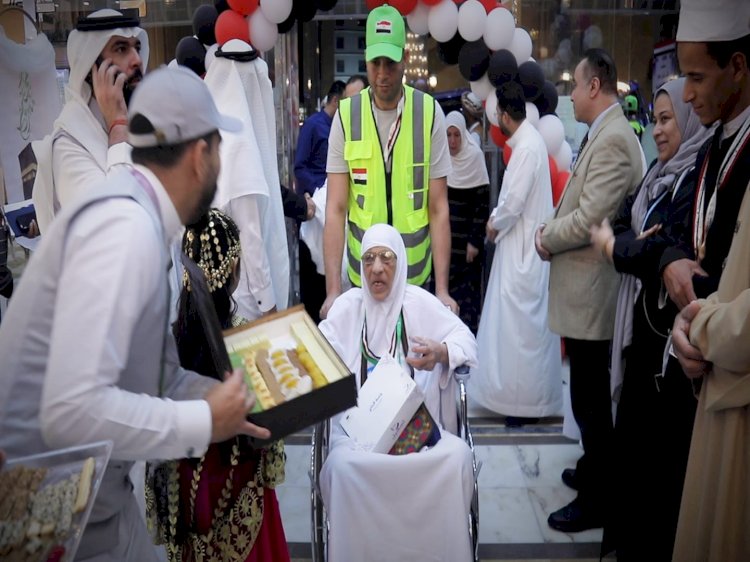 توافد حجاج بعثه حج القرعه من المدينه المنوره الى مكه المكرمه