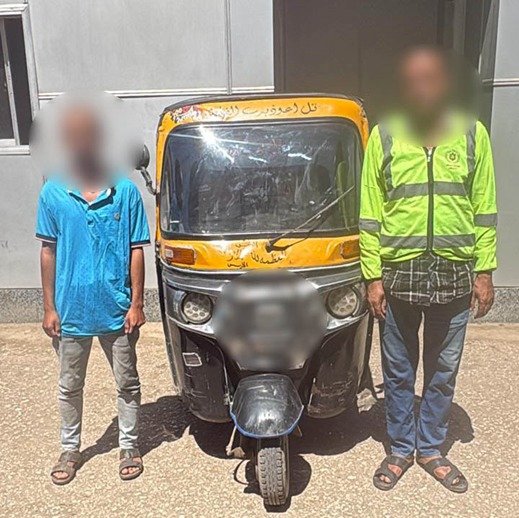 فيديو قيام أحد أفراد الشرطة بالتعدى على قائد مركبة توك توك من اكاذيب الارهابية