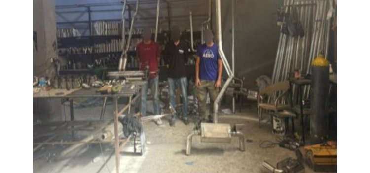 ضبط 3 أمتهمين لقيامهم بإدارة مصنع لتعديل الشكمانات الخاصة بالسيارات بالقاهرة