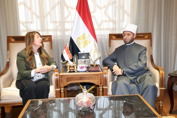 وزير الأوقاف يستقبل السفيرة الأمريكية بالقاهرة