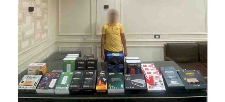 ضبط المتهمة بإدارة محل لبيع أجهزة الريسيفر المعدة لفك شفرات القنوات الفضائية