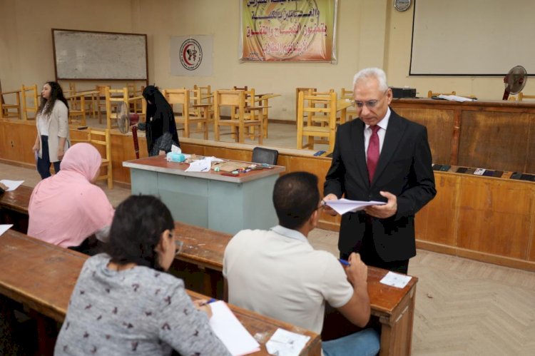 رئيس جامعة المنيا يتفقد اعمال امتحانات كلية الطب البيطري