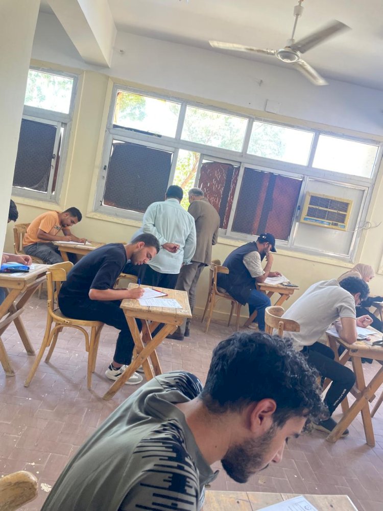 رئيس جامعة أسوان يتابع سير امتحانات هندسة الطاقة..  التزام  وانضباط داخل اللجان
