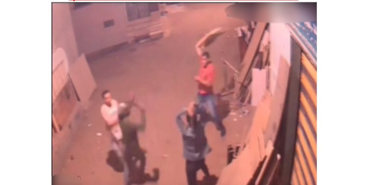 نكشف فيديو قيام شخصين بالتعدى على آخر بالأسلحة بالدقهلية