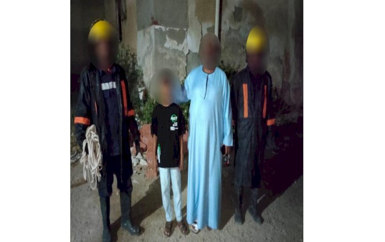 أبطال الحماية المدنية بمرسي علم ينقذون طفلا من الموت سقط في بلاعة صرف صحي