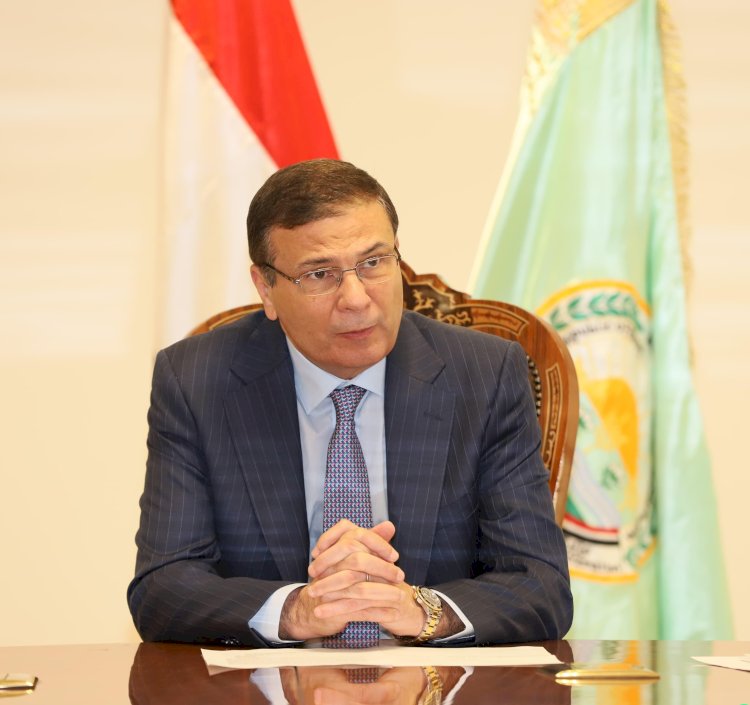 وزير الزراعة يطمئن على حالة مسئول حماية الأراضي بسوهاج