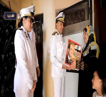 مبادرة مأمورى أقسام ومراكز الشرطة توزع عبوات غذائية علي الأسر الأكثر إحتياجاً